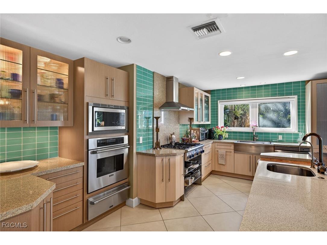 500 Kinzie Island Court Sanibel FL 33957 2026006014 image3