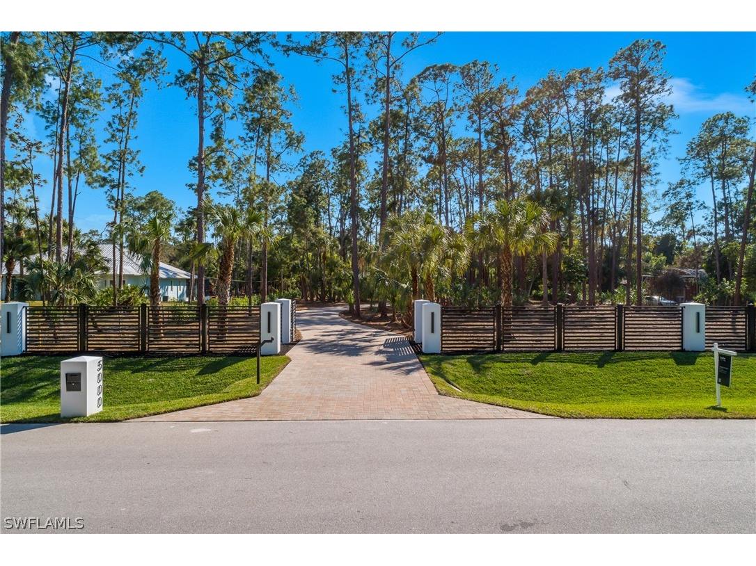 5000 Palmetto Woods Drive Naples FL 34119 226007495 image4