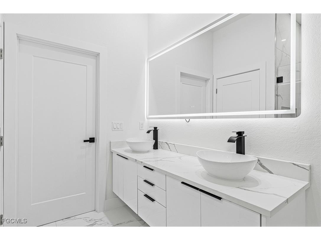 5008 N Obispo Circle Labelle FL 33935 2025023625 image34