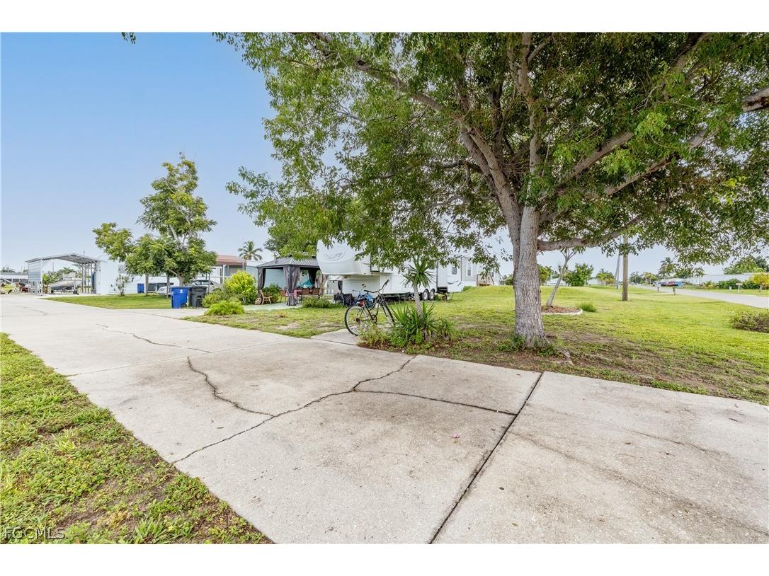 5008 Sandpiper Drive Saint James City FL 33956 2026010281 image2