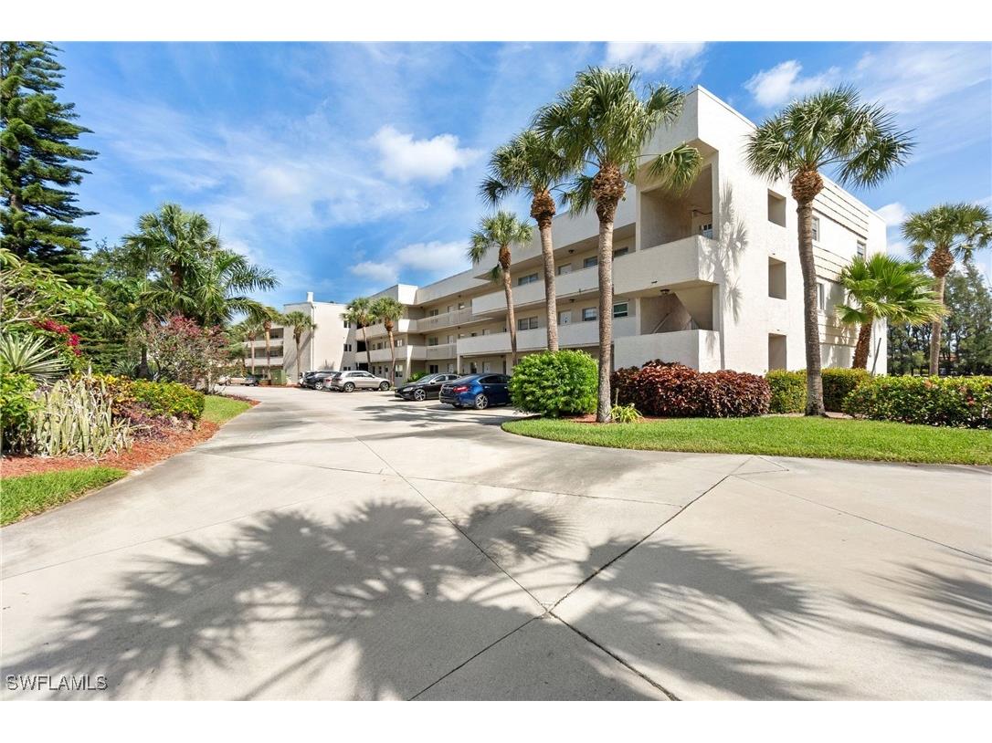 501 Forest Lakes Boulevard #111 Naples FL 34105 225042516 image1