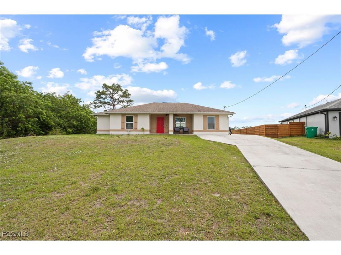 5011 Dania Circle Labelle FL 33935 2026004392 image1