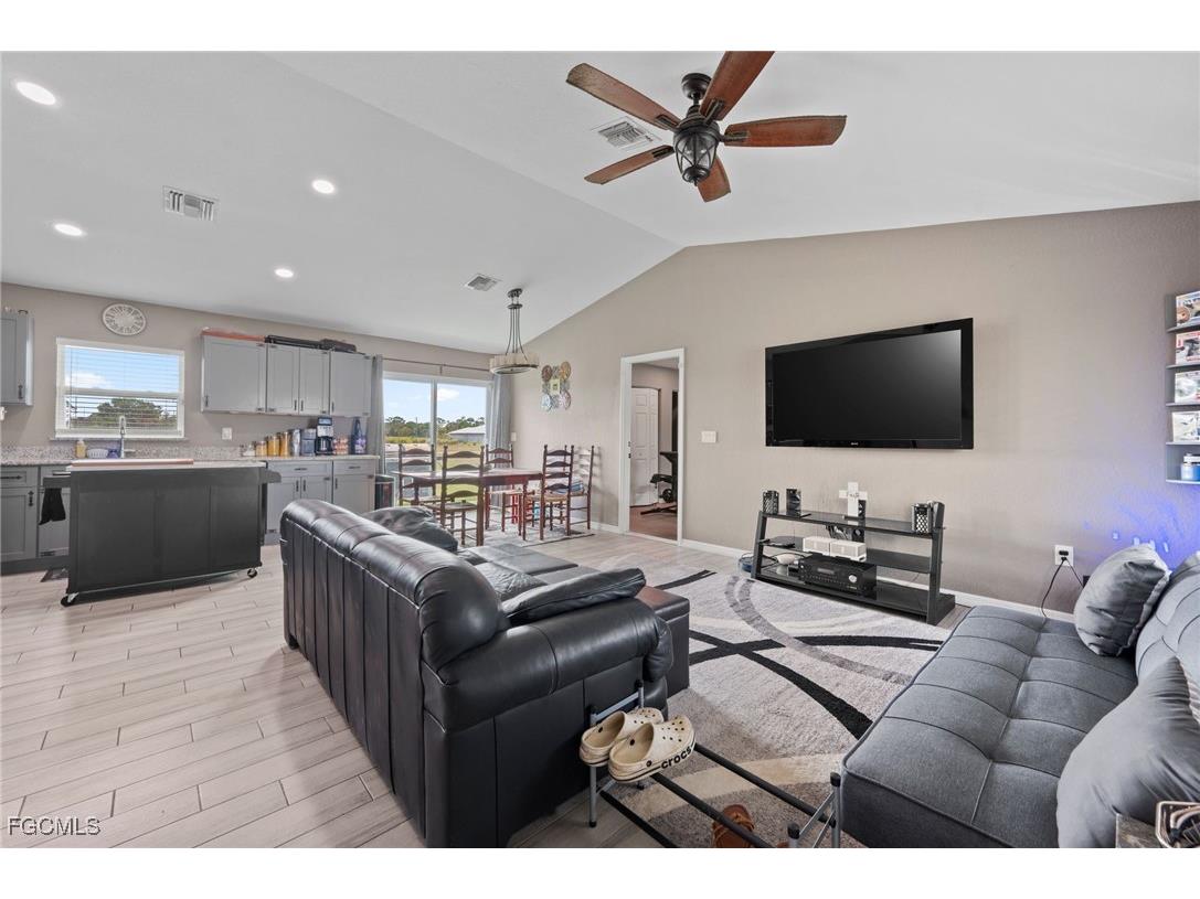 5011 Dania Circle Labelle FL 33935 2026004392 image3