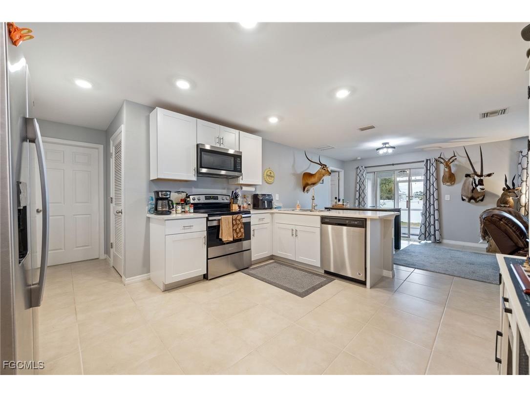 5014 Dania Circle Labelle FL 33935 2026003205 image7