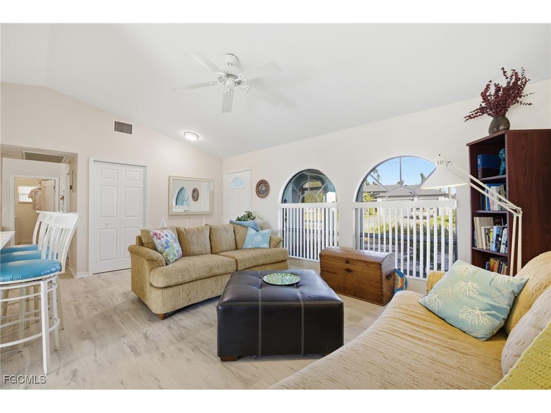 502 SW 7th Terrace Cape Coral FL 33991 2025016463 image6