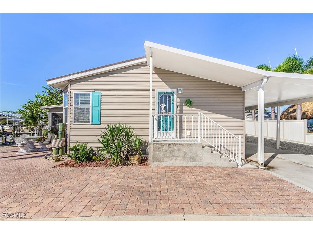 5025 Curlew Drive Saint James City FL 33956 2025009085 image1