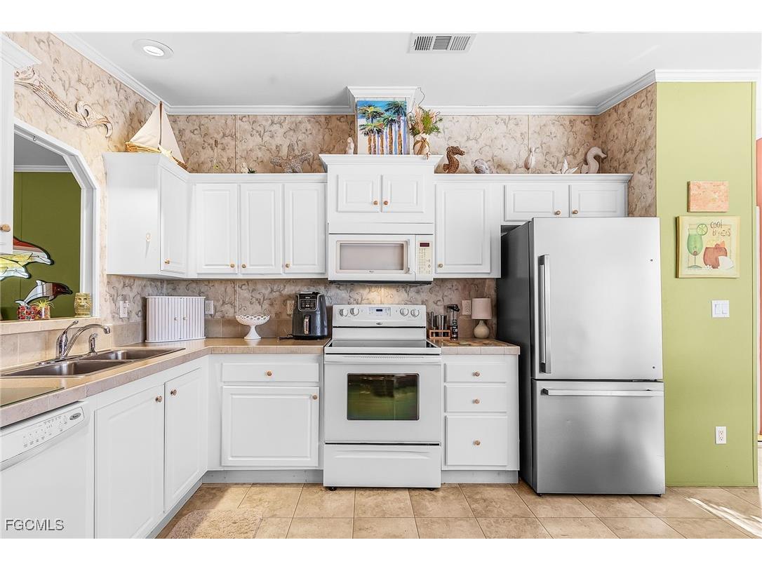 5025 Curlew Drive Saint James City FL 33956 2025009085 image10