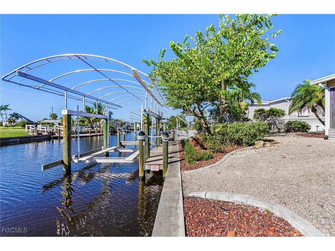 5025 Curlew Drive Saint James City FL 33956 2025009085 image3