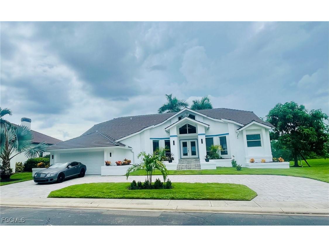 5030 Harborage Drive Fort Myers FL 33908 2025015952 image1