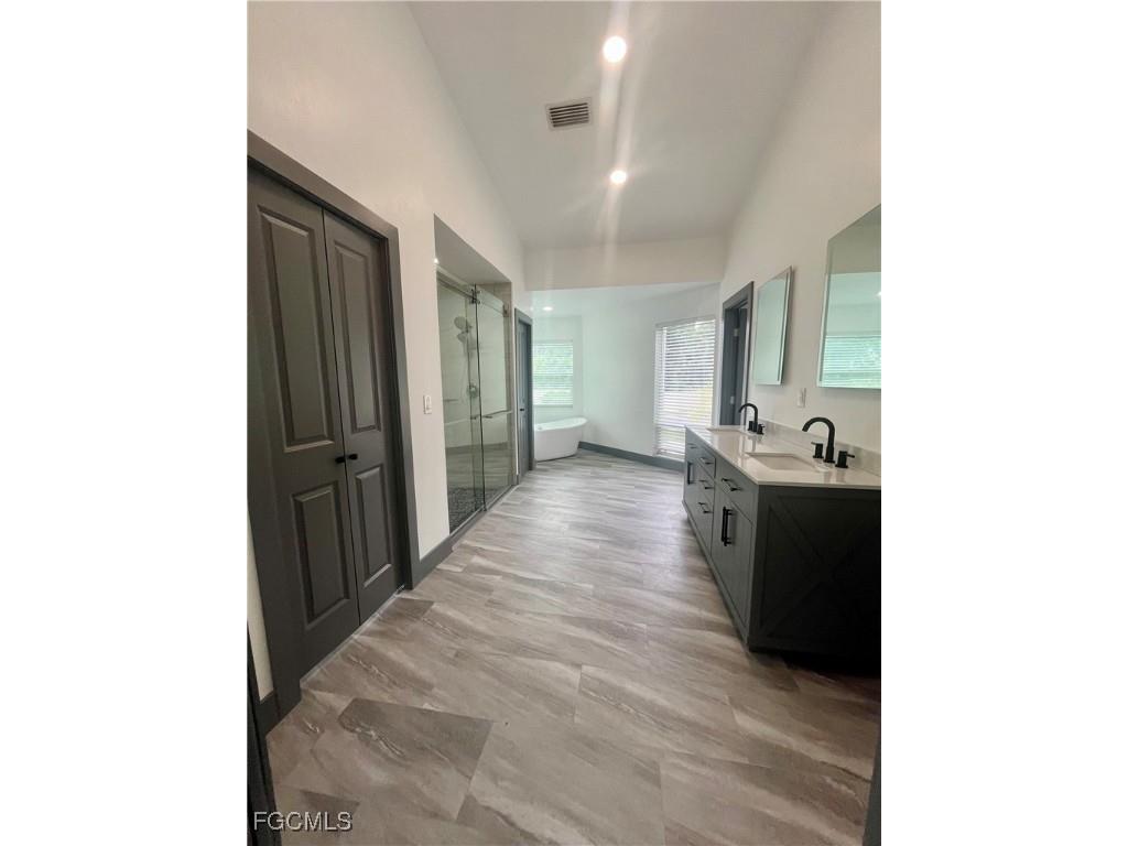 5030 Harborage Drive Fort Myers FL 33908 2025015952 image6