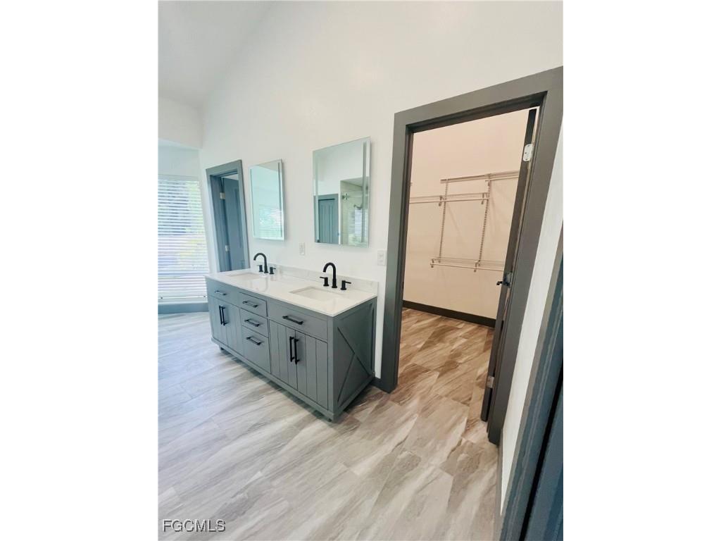 5030 Harborage Drive Fort Myers FL 33908 2025015952 image7