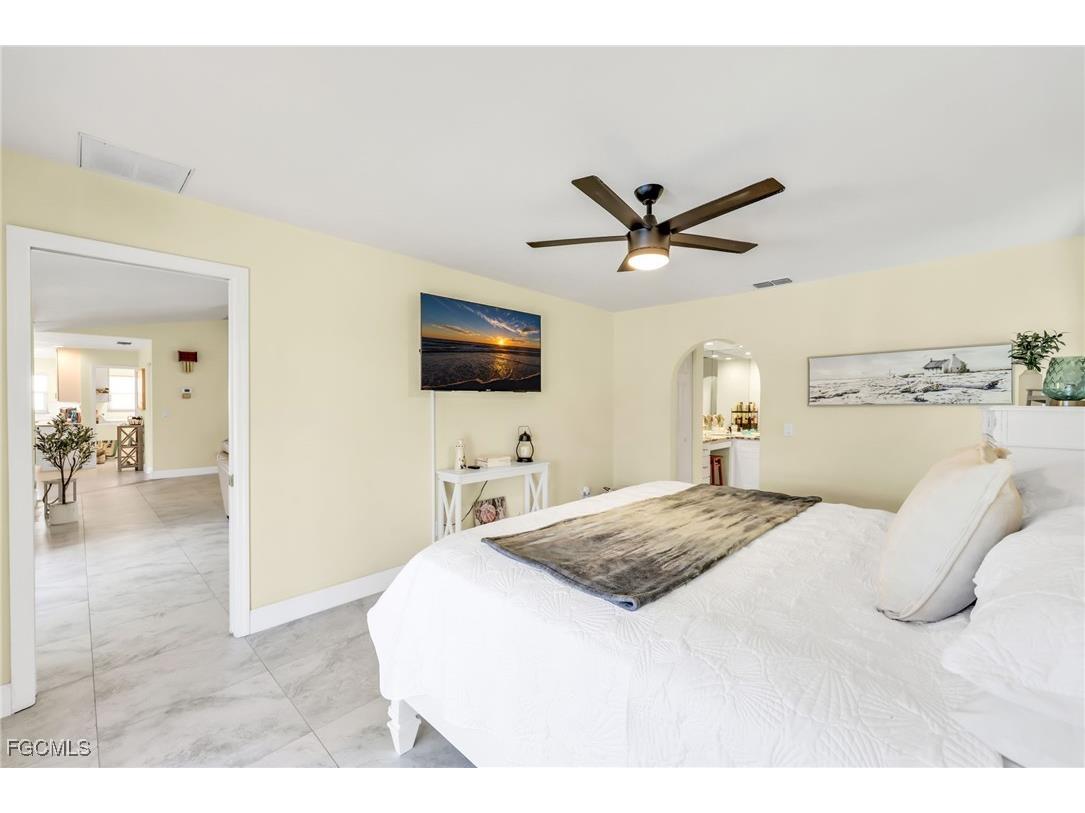 5032 Skyline Boulevard Cape Coral FL 33914 2025016880 image8