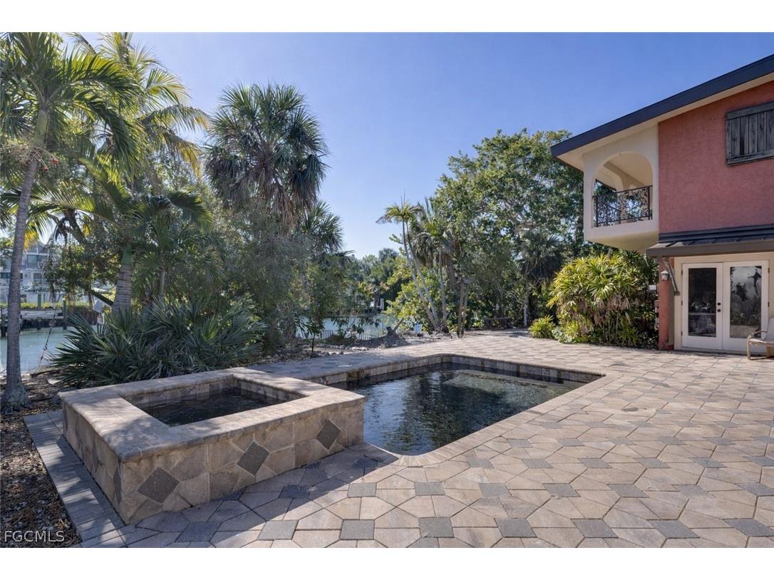 505 Lighthouse Way Sanibel FL 33957 2026005751 image10