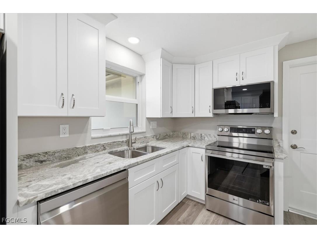 5051 Fairfield Drive Fort Myers FL 33919 2026010792 image10