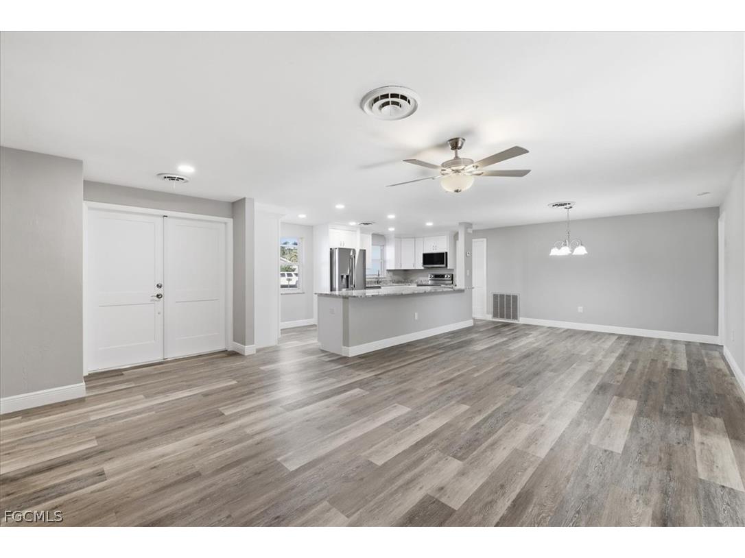 5051 Fairfield Drive Fort Myers FL 33919 2026010792 image3