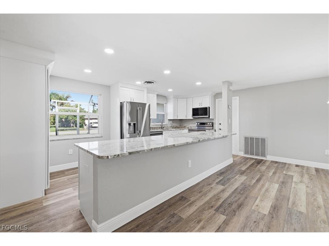 5051 Fairfield Drive Fort Myers FL 33919 2026010792 image7