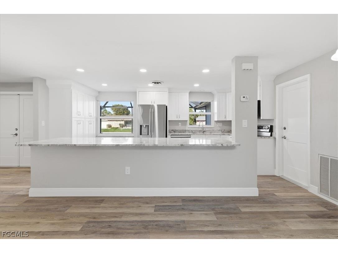5051 Fairfield Drive Fort Myers FL 33919 2026010792 image8