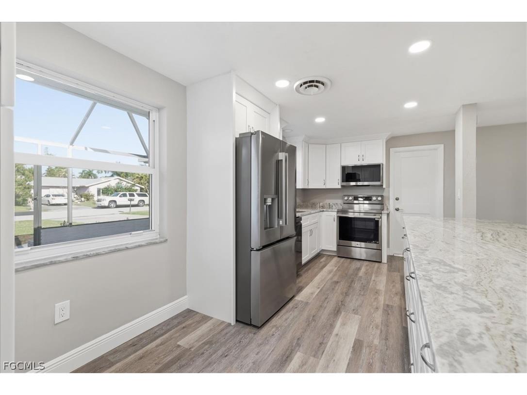 5051 Fairfield Drive Fort Myers FL 33919 2026010792 image9