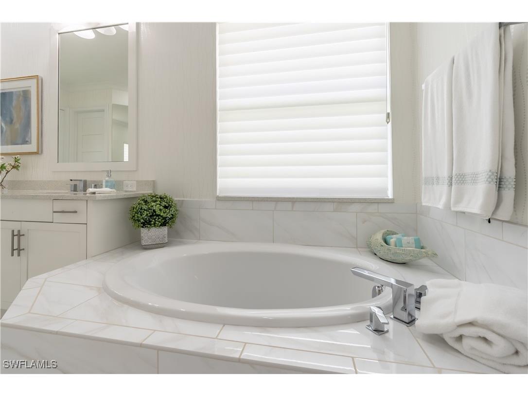 5060 Martinique Drive Naples FL 34113 226001586 image32