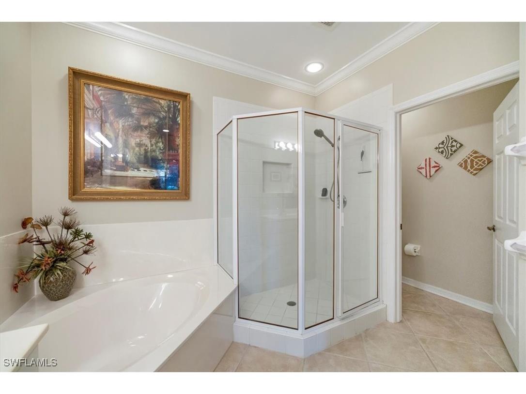 5060 Yacht Harbor Circle #102 Naples FL 34112 225065487 image21