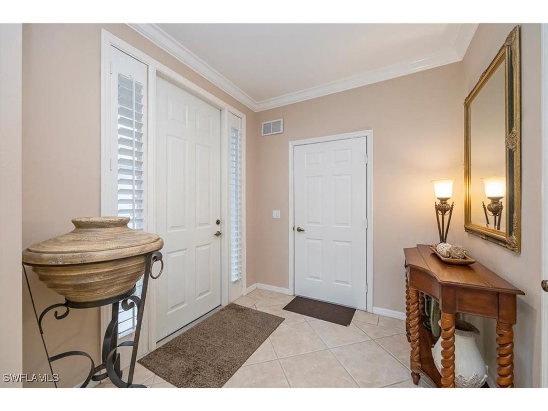 5060 Yacht Harbor Circle #102 Naples FL 34112 225065487 image4