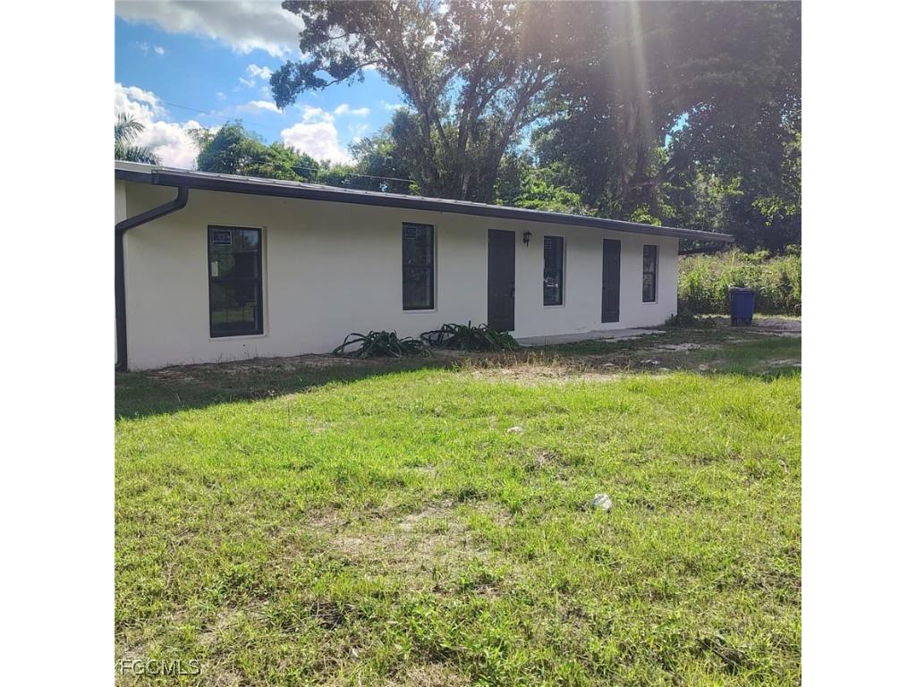 5071 Lils Lane Fort Myers FL 33905 2025013246 image1
