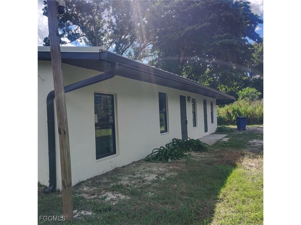 5071 Lils Lane Fort Myers FL 33905 2025013246 image2