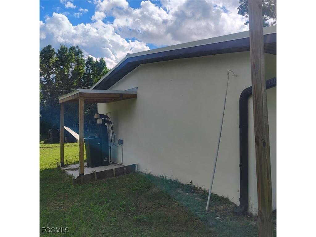 5071 Lils Lane Fort Myers FL 33905 2025013246 image3