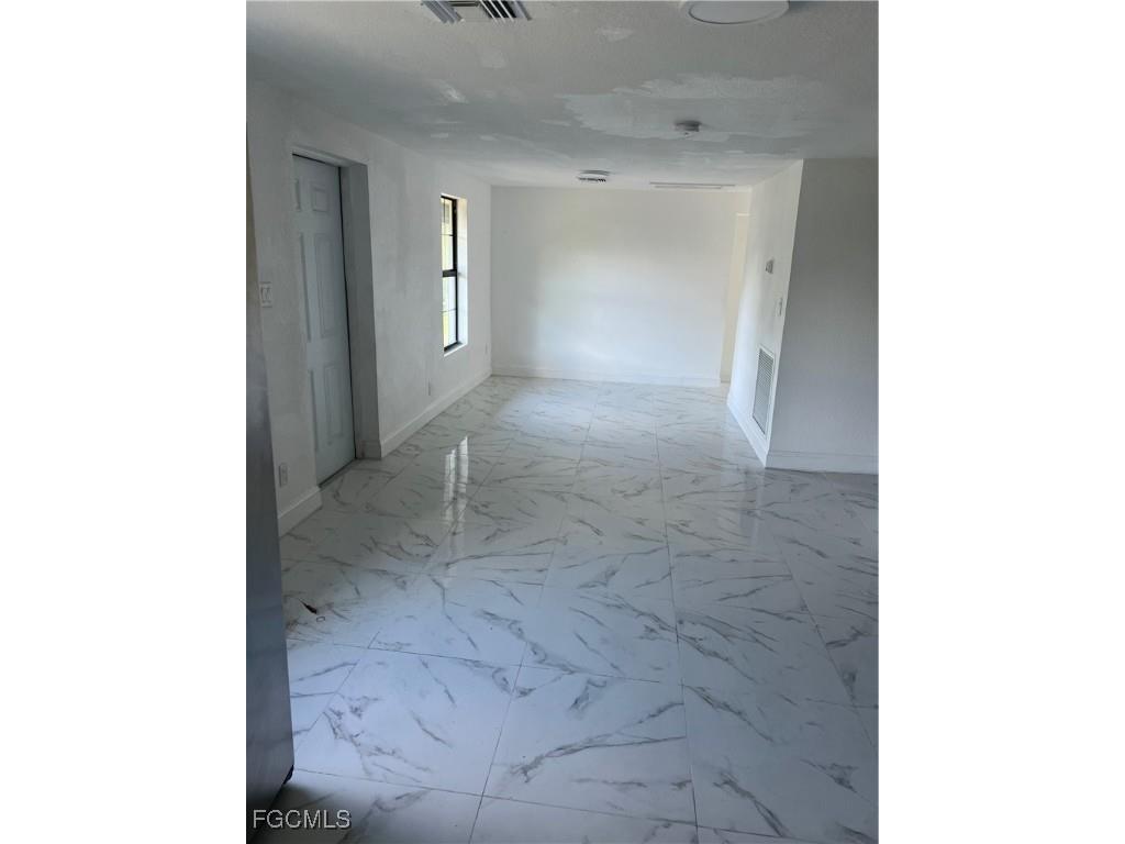 5071 Lils Lane Fort Myers FL 33905 2025013246 image4