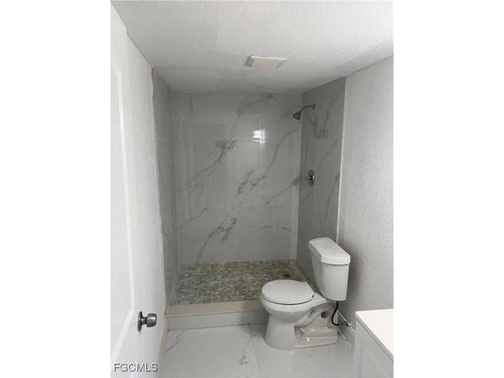 5071 Lils Lane Fort Myers FL 33905 2025013246 image9