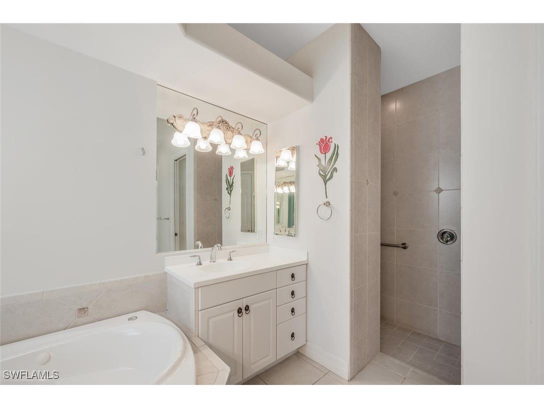 5072 Kensington High Street Naples FL 34105 225063806 image20