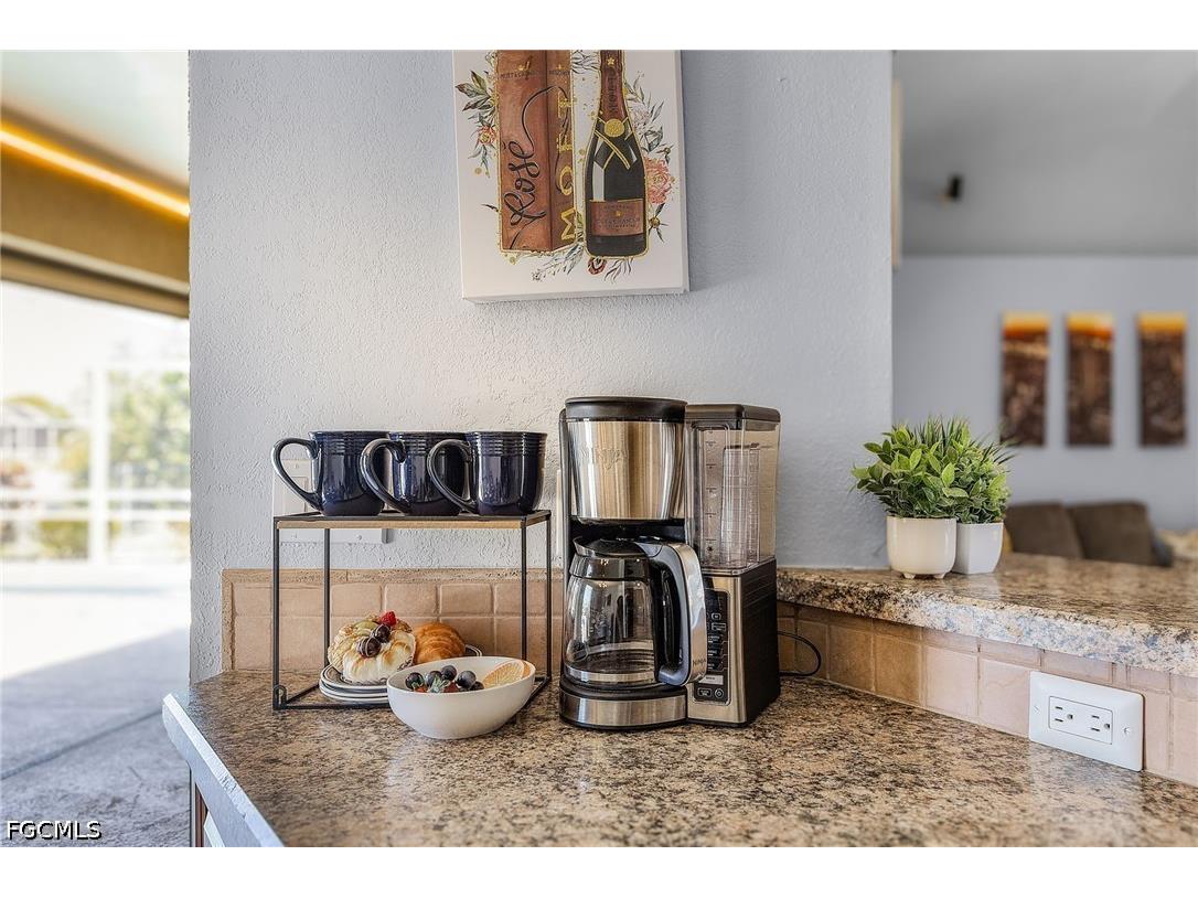 508 SE 9th Place Cape Coral FL 33990 2026019900 image8