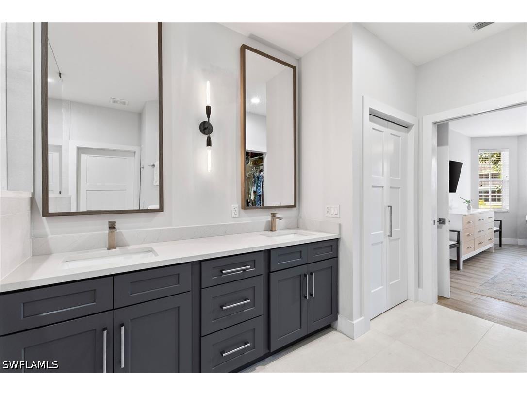 5080 Yacht Harbor Circle #101 Naples FL 34112 226014092 image16