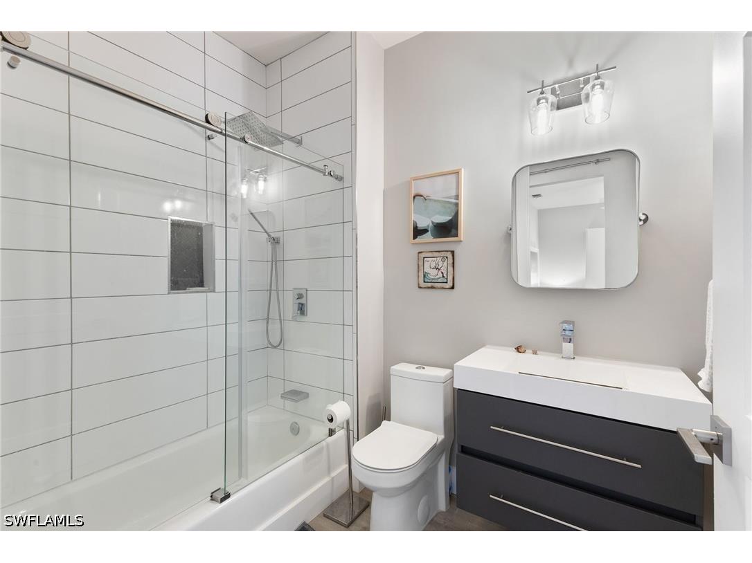 5080 Yacht Harbor Circle #101 Naples FL 34112 226014092 image20