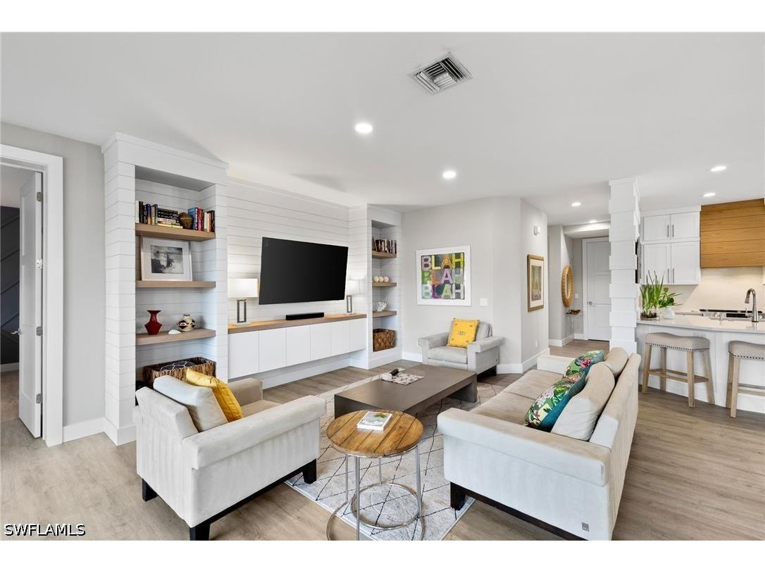 5080 Yacht Harbor Circle #101 Naples FL 34112 226014092 image3