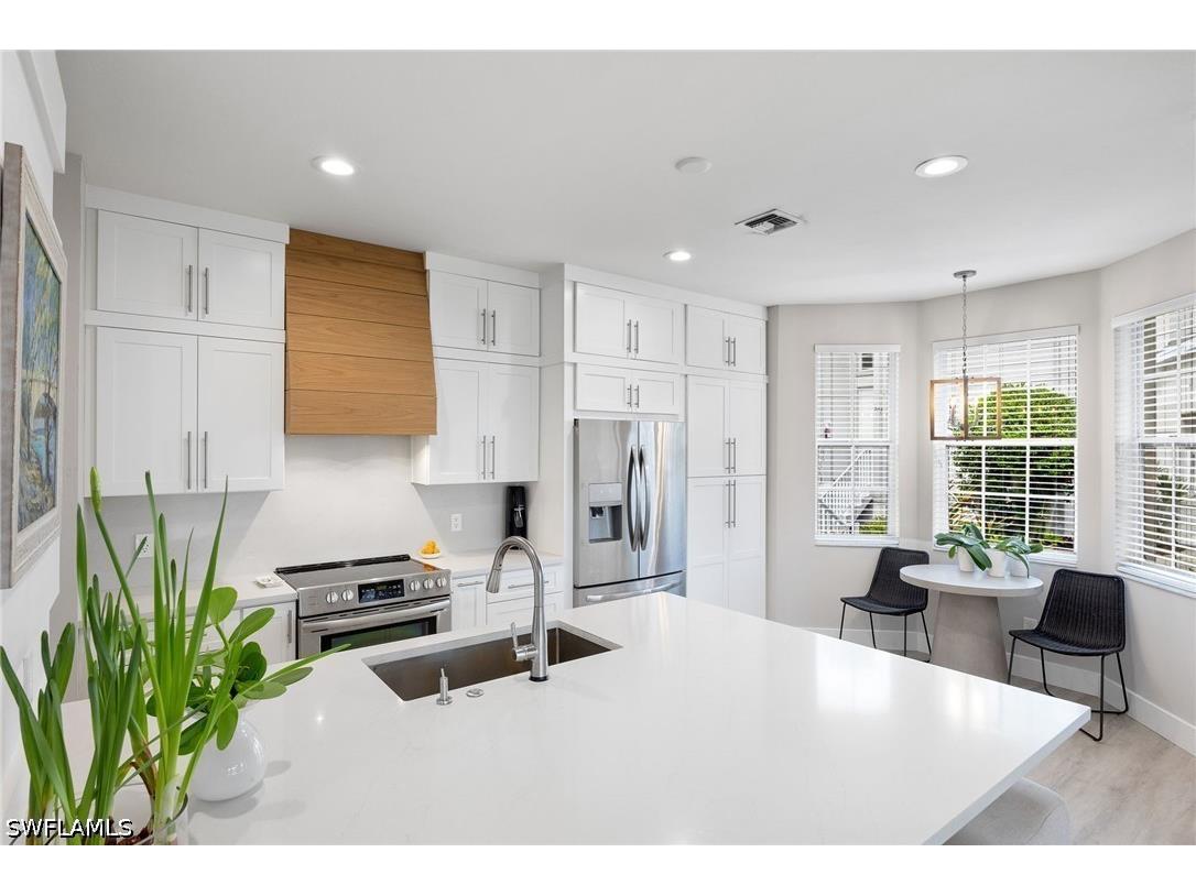 5080 Yacht Harbor Circle #101 Naples FL 34112 226014092 image9