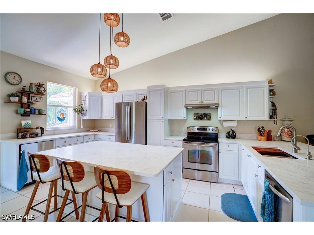 509 Robin Hood Circle #202 Naples FL 34104 226020153 image2