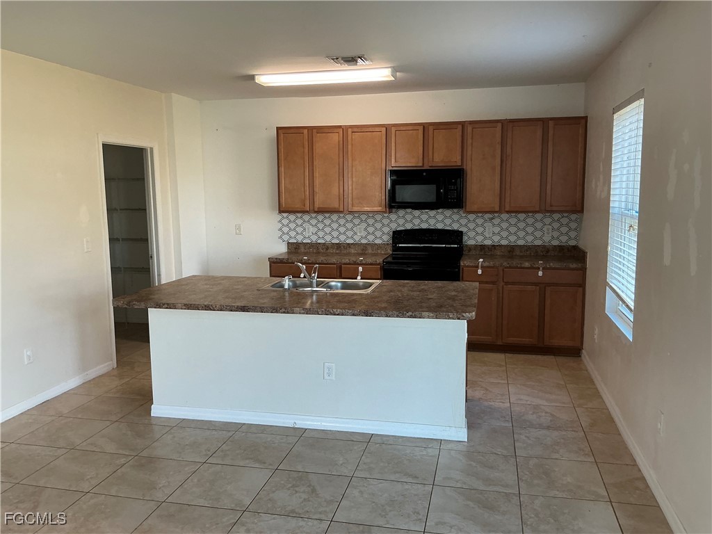 509 SW 27th Terrace Cape Coral FL 33914 2025008905 image3