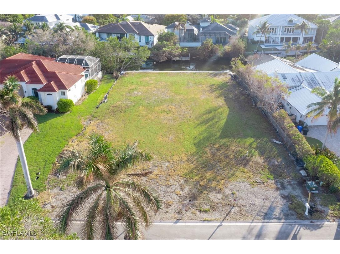 5090 Seahorse Avenue Naples FL 34103 224088097 image1