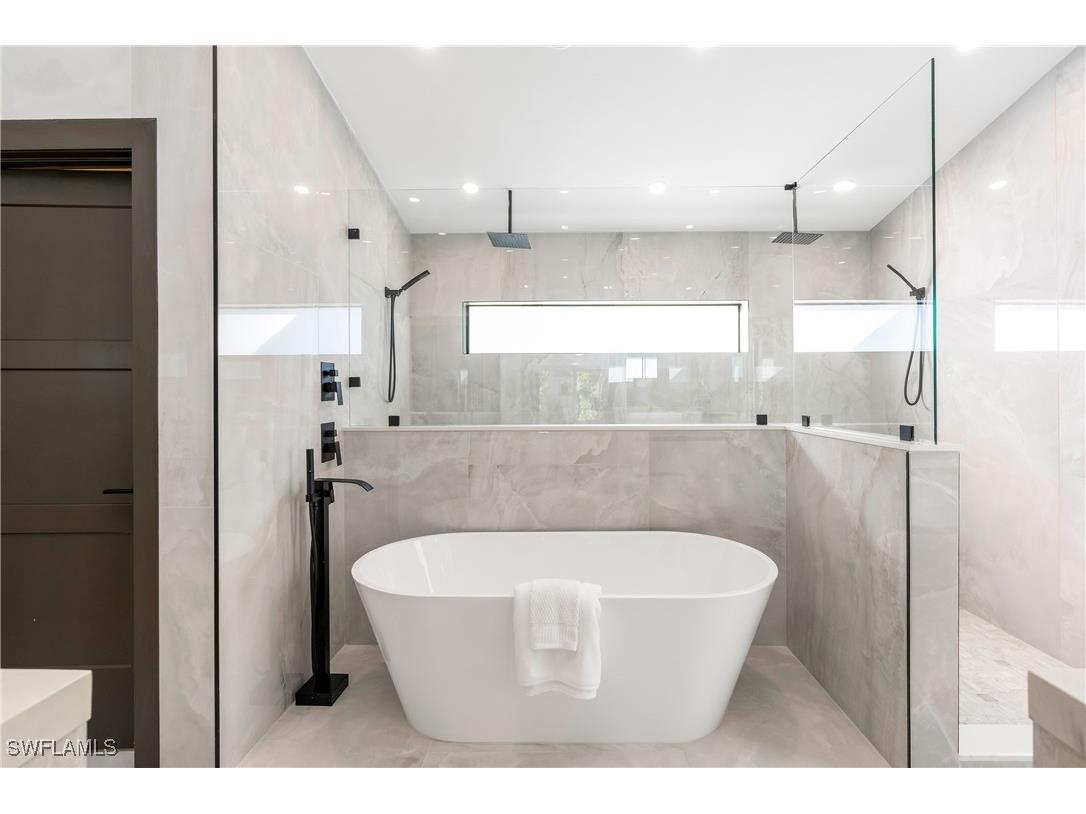 5105 Berkeley Drive Naples FL 34112 225077072 image18