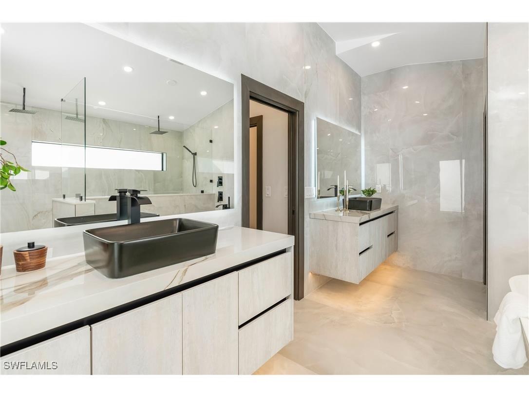 5105 Berkeley Drive Naples FL 34112 225077072 image19