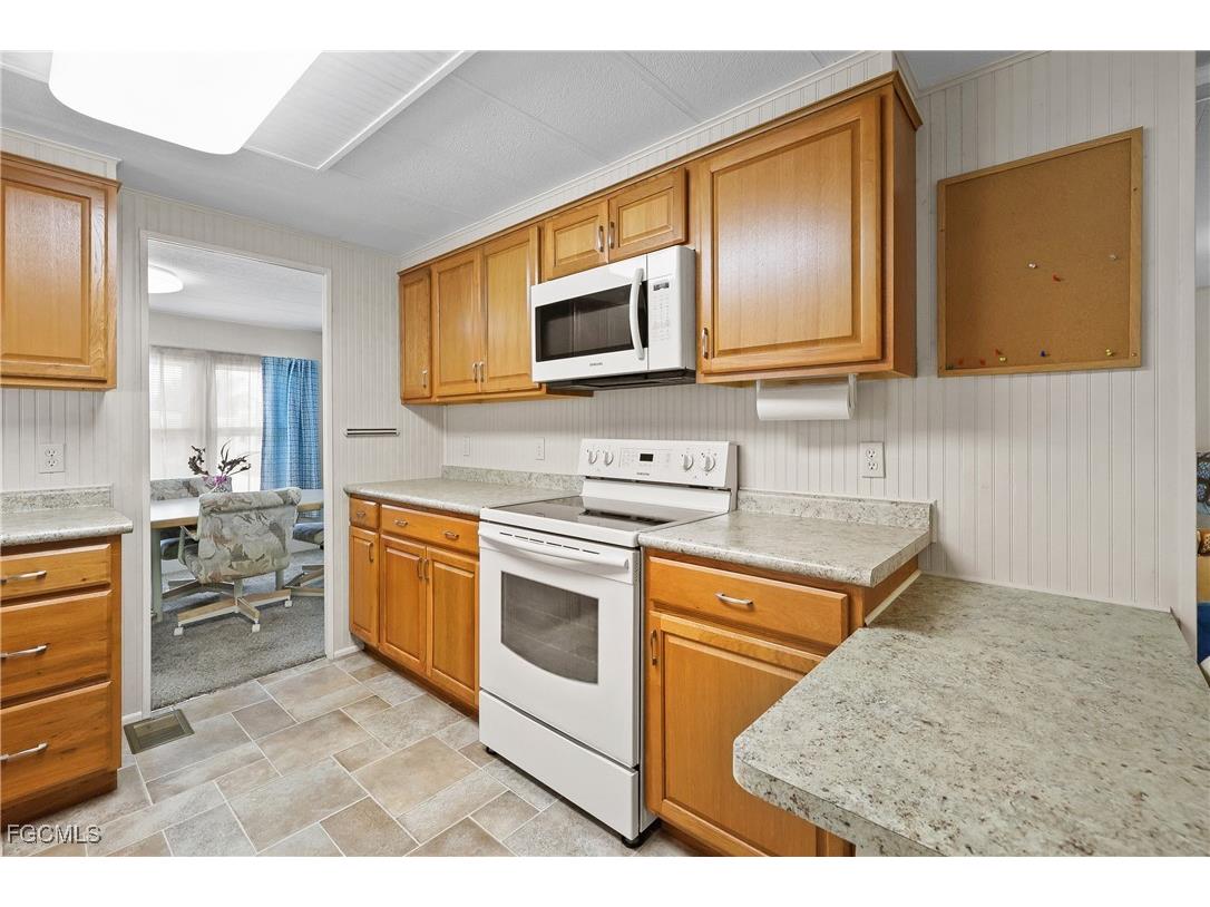 511 Pine Tree Court North Fort Myers FL 33917 2025016042 image8