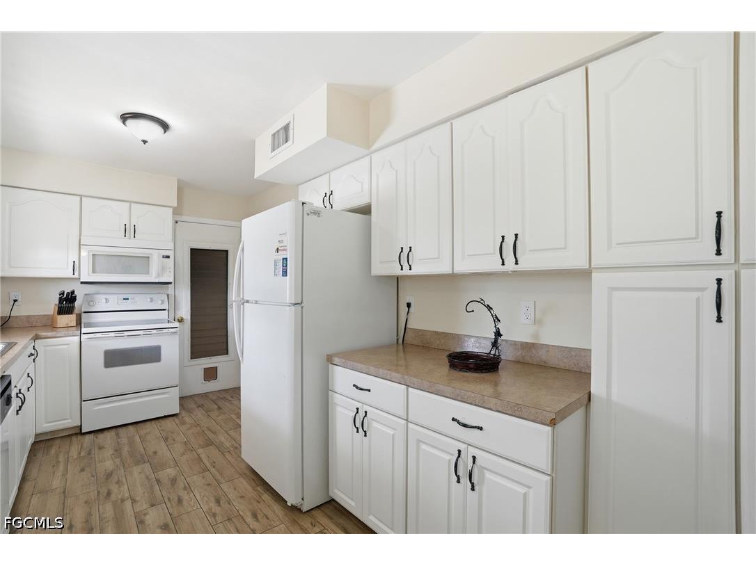 5117 Rutland Court Cape Coral FL 33904 2026018971 image9