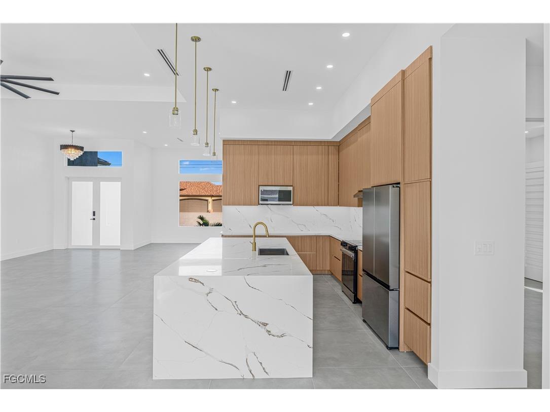 512 NW 35th Place Cape Coral FL 33993 2026000017 image10