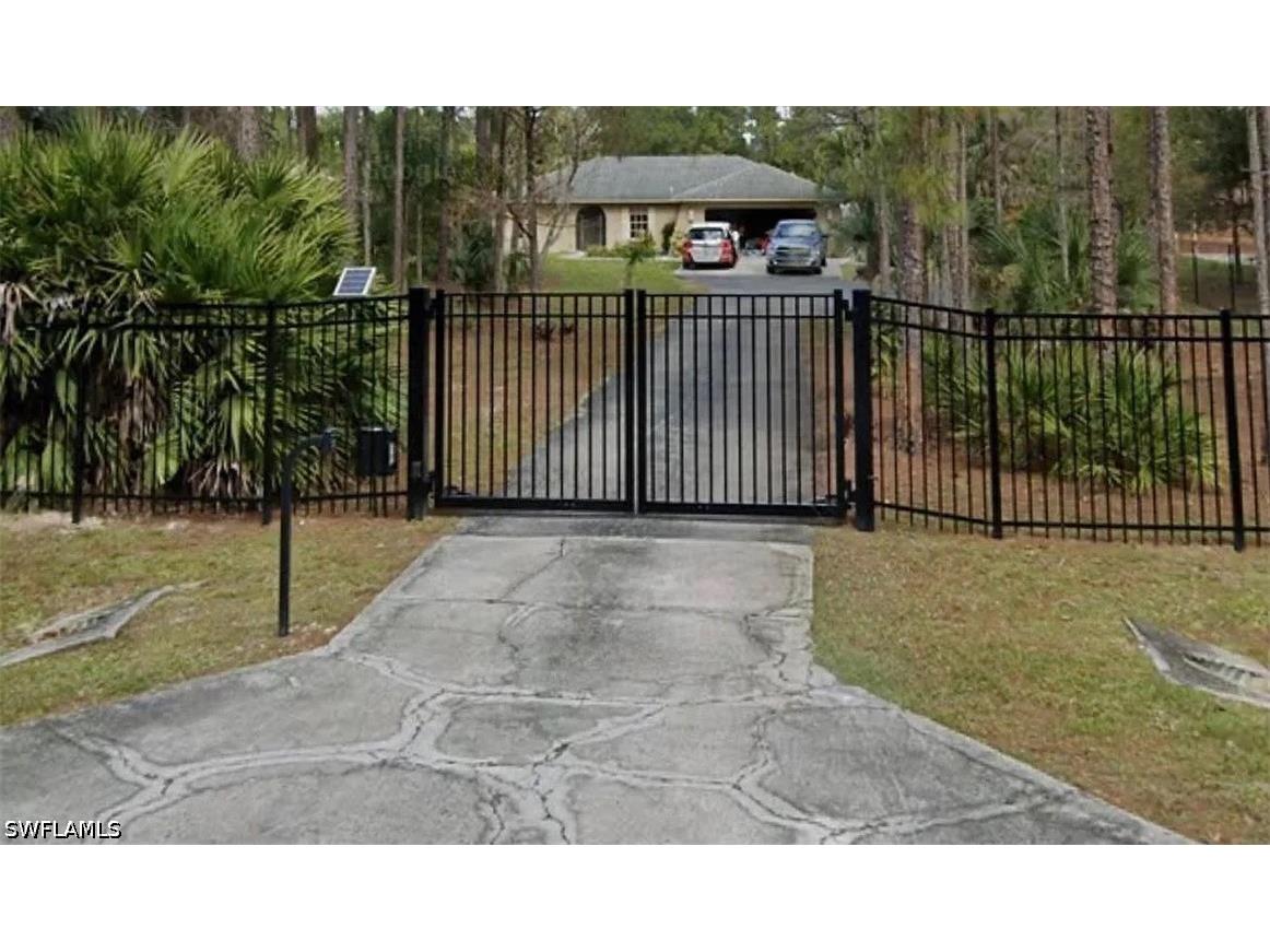 5121 Teak Wood Drive Naples FL 34119 226016072 image2