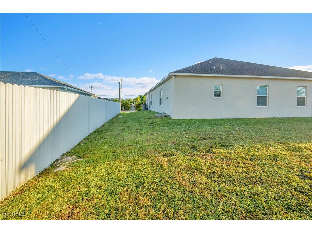 513 NW 3rd Lane Cape Coral FL 33993 2025017192 image34
