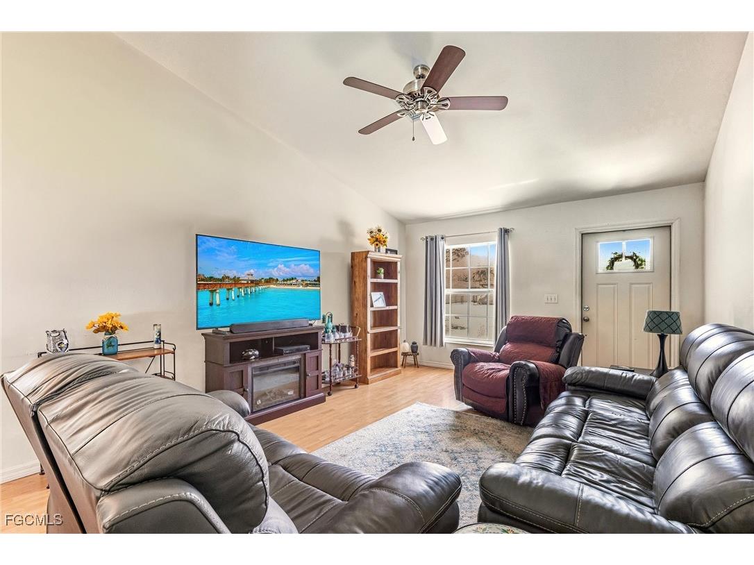 513 SE 27th Terrace Cape Coral FL 33904 2025013030 image4