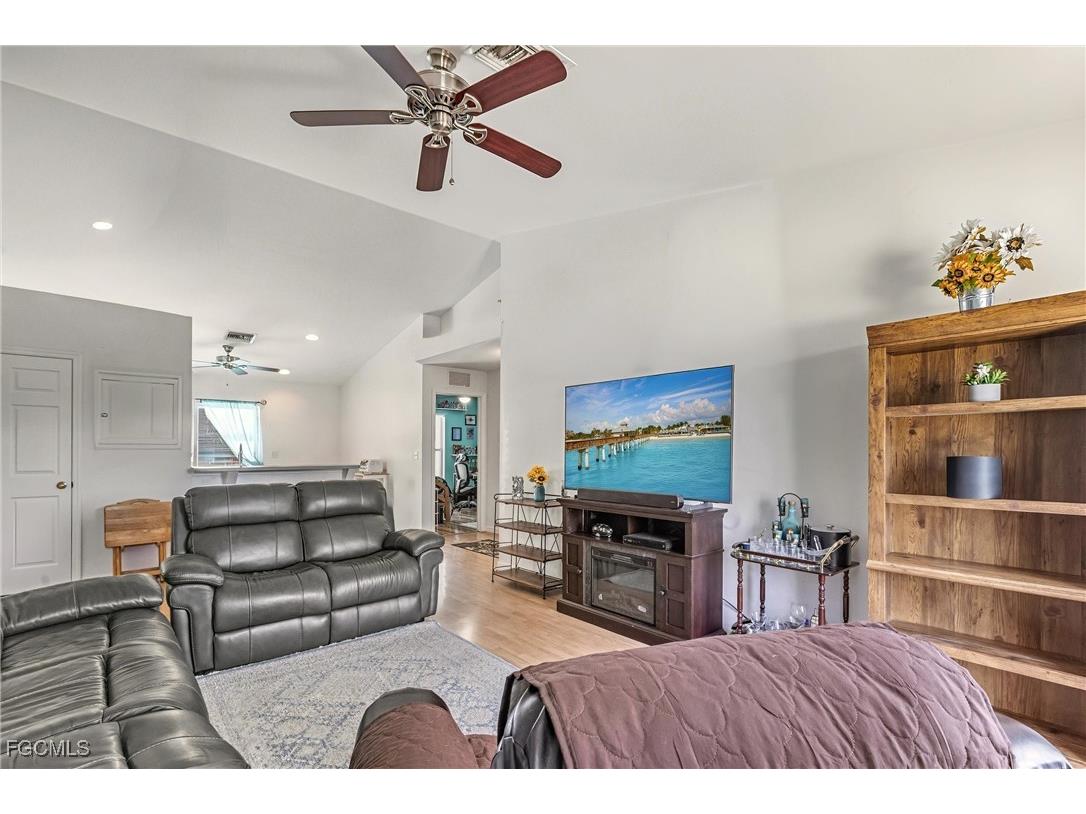 513 SE 27th Terrace Cape Coral FL 33904 2025013030 image5