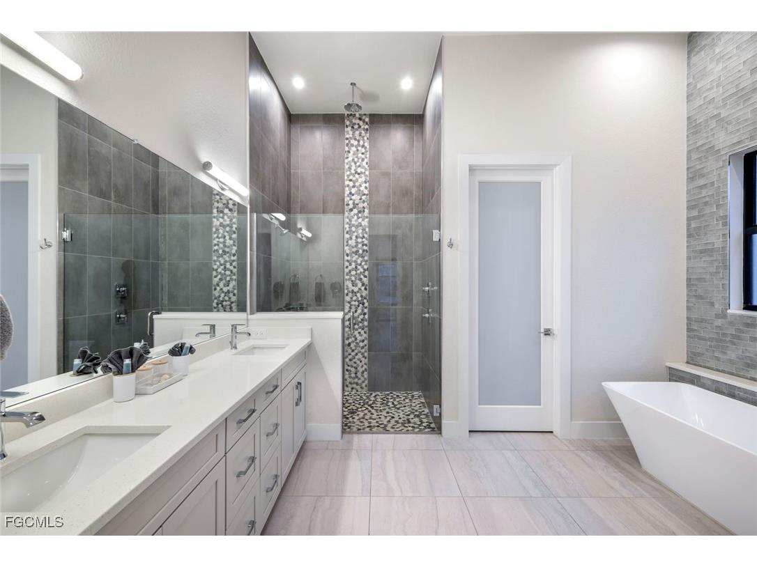 5130 Atlantic Court Cape Coral FL 33904 2025019062 image17