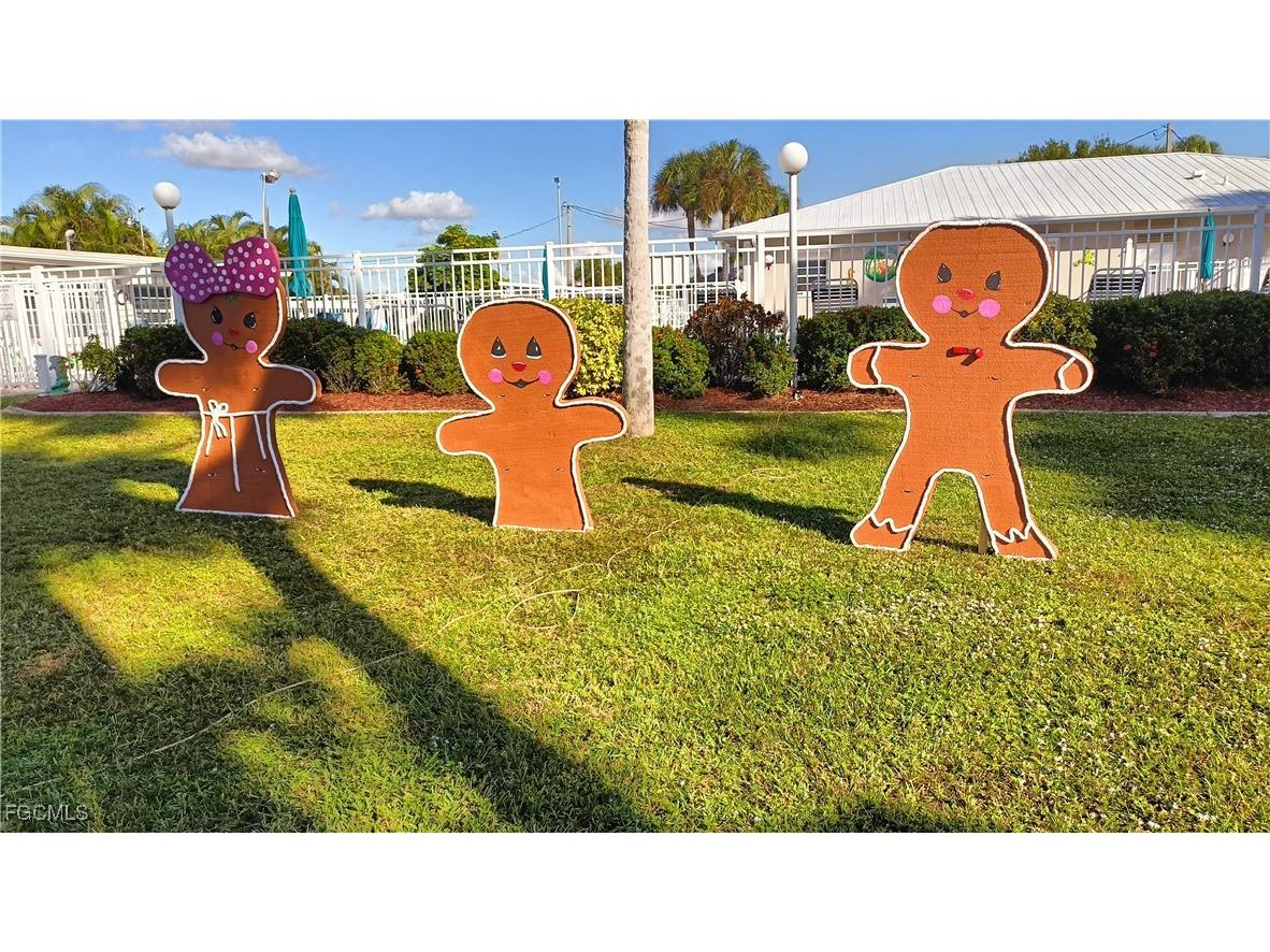 515 Blossom Court North Fort Myers FL 33917 2025017007 image3